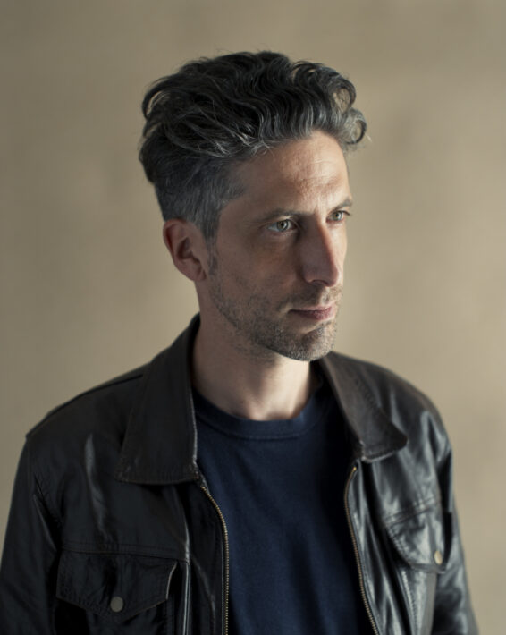Portrait de Ed Alcock.